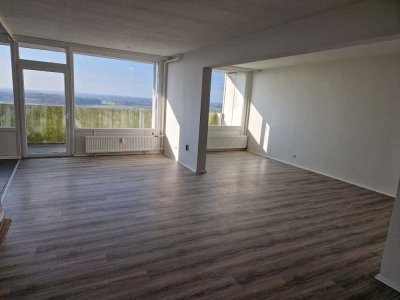 Große 1-Zimmer-Wohnung mit Balkon und Einbauküche im Weißen Riesen - Kiel Mettenhof