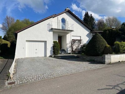 Einfamilienhaus mit großem Grundstück in sehr guter Lage