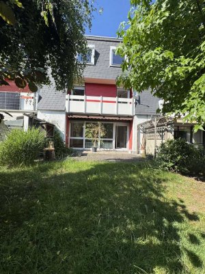 **DIEDORF-LETTENBACH** Gemütliches und teilsaniertes Reihenmittelhaus in ruhiger Lage