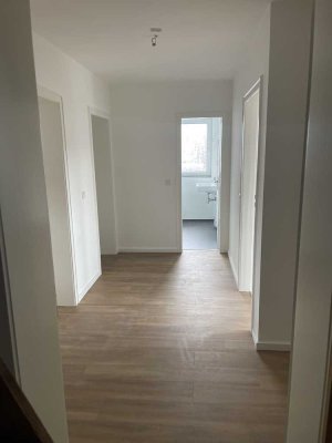 Wunderschön sanierte 2.Z.-Wohnung mit gr. Wohnküche + gr. Balkon
