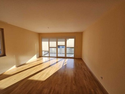 Helle, teilmöbilierte 4-Zimmer Wohnung mit Balkon in Büdingen Kernstadt von privat