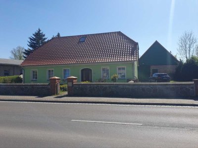 Schönes Einfamilienhaus mit viel Nebengelass in Neu Kosenow