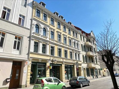 Gut geschnittene 3 Zimmer in zentraler,  verkehrsberuhigter Lage, mit Wanne & Stellplatzmöglichkeit!