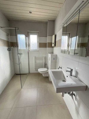 Großzügige 3-Zimmer-Wohnung !!!!