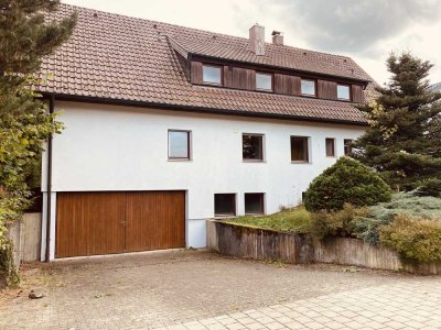 Schönes, freistehendes Zweifamilienhaus mit großem Garten, Grundfläche 1552 m² in Bad Boll