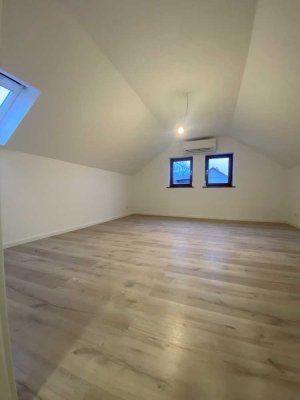 Sanierte Wohnung DG mit EBK: ansprechende 2,5-Zimmer-Wohnung in Metzingen