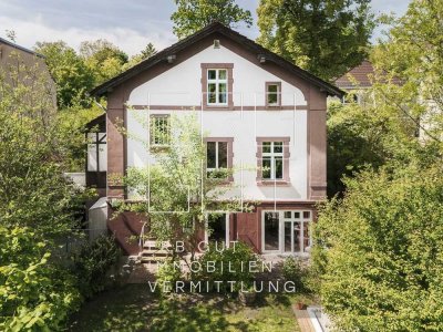 Stilvoll sanierte Landhaus-Villa mit weitläufigem, idyllischen Garten