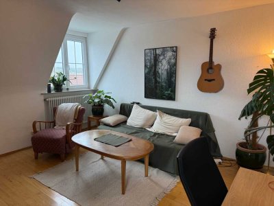 Schöne, helle 3-Zi.-DG-Wohnung in zentraler Wohnlage * TL-Bad, EBK, Keller *