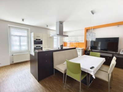 Geräumige Wohnung in zentrumsnaher Lage mit großer Terrasse und Parkplatz!