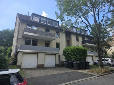 Renoviertes Dachgeschoss in ruhiger Lage mit Garten & Garage !