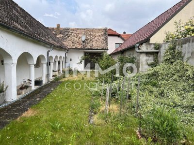 Schnäppchen Arkadenbauernhaus mit Innenhofatrium und Garten in ruhiger Lage !Bedarf Renovierung!