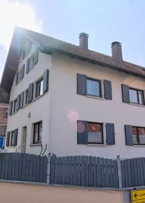 Helle und geräumige Doppelhaushälfte mit Südterrasse und Garage