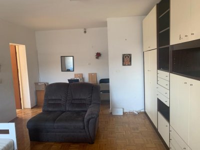 Willkommen in Frankfurt-Rödelheim! Großräumige, helle 2-Zimmer-Wohnung mit Balkon in toller Lage