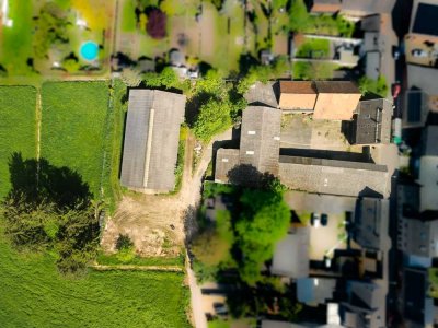 Hofanlage im Bestand mit Nutzfläche und Stallungen (Oberembt)