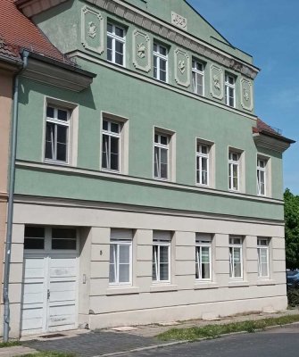 Zentral und behaglich: Großzügige 3-Zimmer-Wohnung mit Flair in Bitterfeld