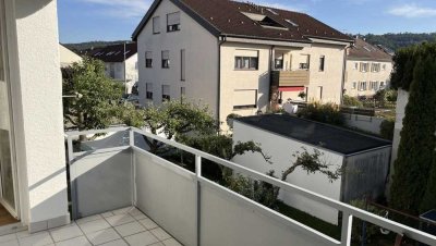 Modernes Wohnen mit 2 Balkonen: Kernsanierte 3-Zimmer Wohnung mit Einbauküche