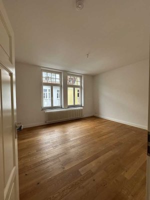 Helle 3-Zimmer-Altbauwohnung mit Loggia im Kreuzviertel – gehobene Ausstattung