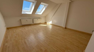 Tolle DG-Whg. - Bad mit Fenster ! WG-gerecht u.v.m.