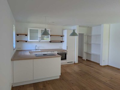 Zentrale EG-Wohnung mit Küche, Terrasse und TG-Stellplatz