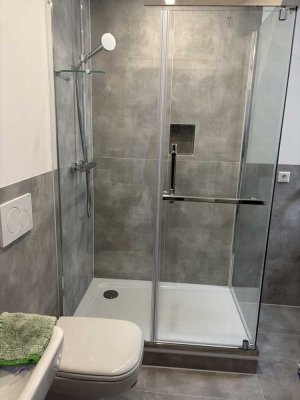 Wohnen, wie im Einfamilienhaus. 2,5 Zimmer Wohnung mit eigenem Eingang, Terrasse und EBK.