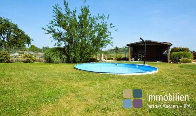 IPA - Provisionsfrei!
Top modernisierter Bungalow mit  großem und umzäumten Garten sowie einem Pool