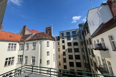 Bezugsfreie 2-Zimmer-Altbauwohnung mit Balkon direkt am Kleinen Tiergarten