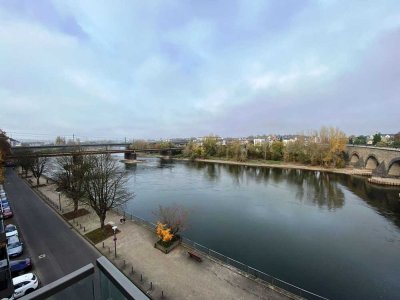 Schicke Etagenwohnung in zentraler Stadtlage mit Balkon und Moselblick