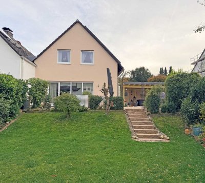 IN TOP ZUSTAND! FEINES EINFAMILIENHAUS DHH- kleines Einliegerappartement möglich! Doppelgarage;