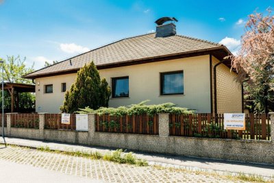 OEYNHAUSEN im Bezirk Baden: voll unterkellerter BUNGALOW: mit sehr großem Garten!