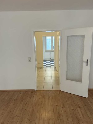 Vollständig renovierte 2-Raum-Wohnung mit Balkon in Pforzheim