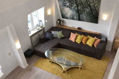 Dachgeschoss-Maisonette Wohnung (1,5 Zi., 65qm, möbliert, befristet 6 M. bis 2 J.) sofort verfügbar