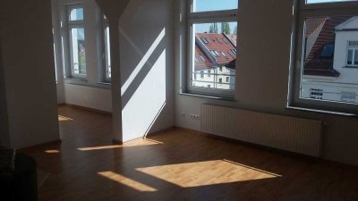 DG Wohnung nähe Brettschneider Park mit Kamin, offener Küche, Wanne, Dusche, Stellplatz!