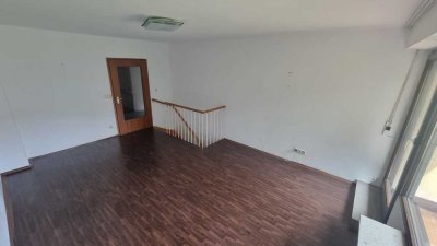 Stilvolle, gepflegte 3,5-Zimmer-Erdgeschosswohnung mit Balkon und EBK in München Hasenbergl
