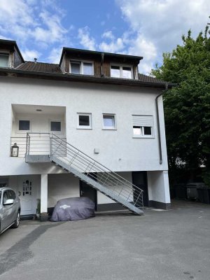 Geschmackvolle 5-Raum-Hochparterre-Wohnung mit geh. Innenausstattung mit Balkon und EBK in Kürten