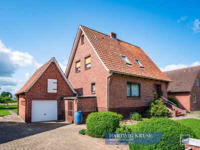 Solides Einfamilienhaus mit Garage auf großzügigem Grundstück in 21737 Wischhafen