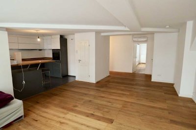 Traumhaftes Dachgeschoss mit Freiluft-Atrium und eigener Terrasse