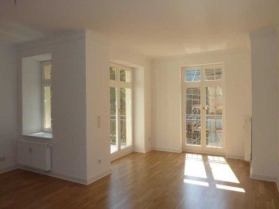 Traumhafte 4-Zimmerwohnung mit Kamin, zwei Balkonen, Bad en Suite im exklusiven Waldstraßenviertel!