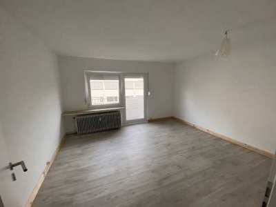 GM- Zentrum. Modernisierte Dachgeschosswohnung mit vier Zimmern in der Stadtmitte