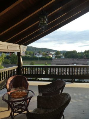 Großzügige, helle 4-Zimmer-Wohnung in ruhiger Gegend mit Balkon, Terrasse, Gartenanteil & Highlights