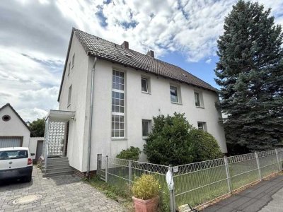 Großes, freistehendes Zweifamilienhaus in Weetzen