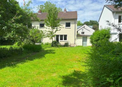 Teilweise modernisierte Doppelhaushälfte mit schönem Garten in guter Lage auf dem Bonner Venusberg