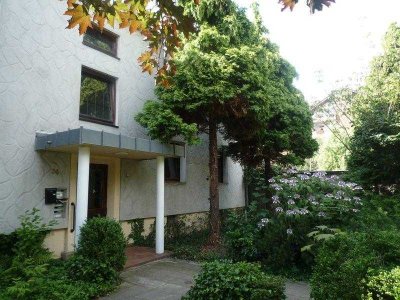 RE-ruhige EG- Woh., grüne Lage mit gr. Balkon--  ohne Möbel Singel-Wohnung