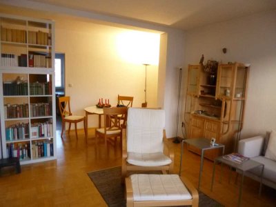Schöne helle, 4-Zimmer-Wohnung mit Balkon