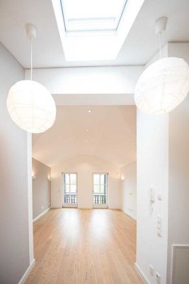 ÜBERRASCHUNG IM ALTBAU - KOMFORTWOHNUNG MIT PLATZRESERVEN IM DACHGESCHOSS