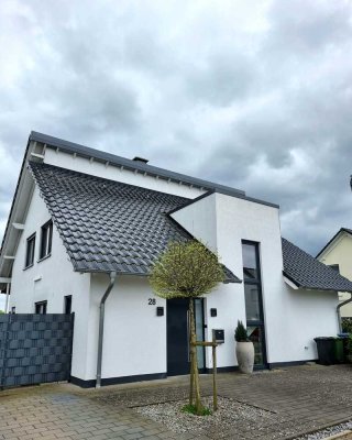 Großzügiges und sehr hochwertig ausgestattetes Einfamilienhaus in Niederense