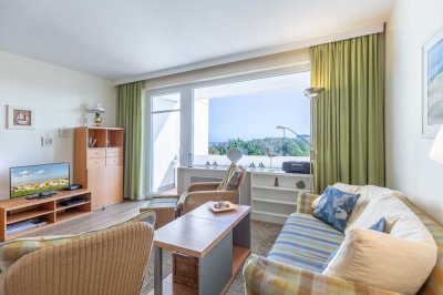 Meerblick-Wohnung mit separatem Schlafzimmer, Schwimmbad und Sauna