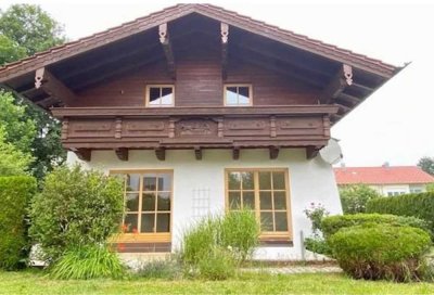 freistehendes Einfamilienhaus (voll unterkellert) mit Blick auf die Berge