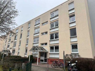 Freie unrenovierte 3-Zimmer-Wohnung mit Balkon