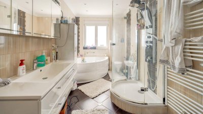 Stilvolle Wohlfühloase mit Pool, Sauna &amp; Garage!