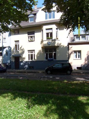 Helle Maisonettewohnung mit Balkon ins Grüne